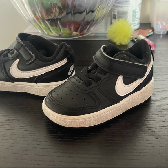 Nike - Picture 3 of 3